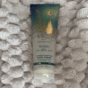 Bath & Body Works Magic in the Air Hydrating Body Cream - Blue and Cream